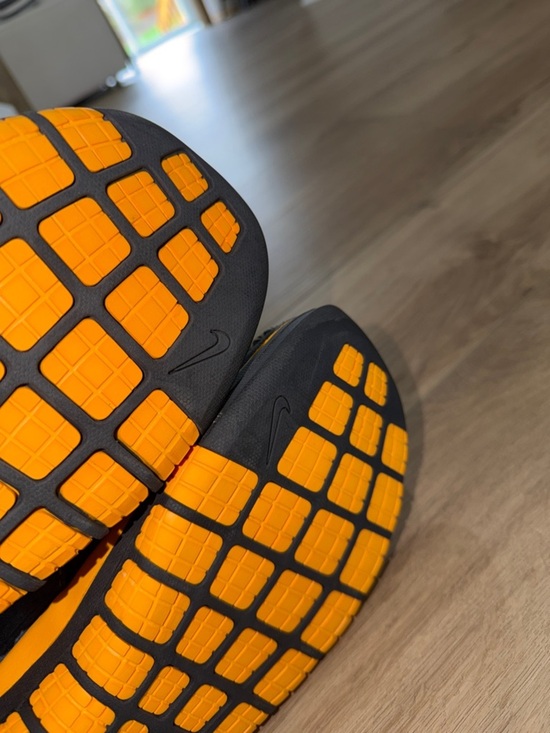 Athletic_Shoes
